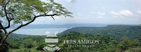 105 hectare property with ocean views of Bahia Culebra