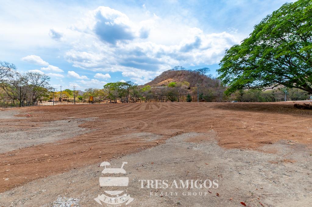 huge land in Playas del Coco for commercial property 