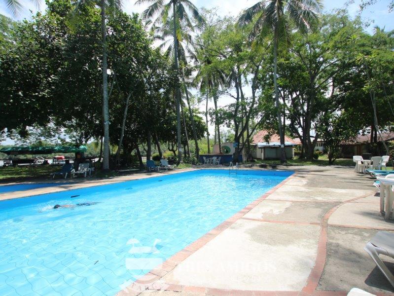 large community pool